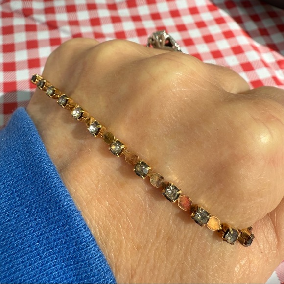 Avon “Tennis Bracelet” Goldtone/crystals size large Polished Finish NIB - Picture 5 of 6